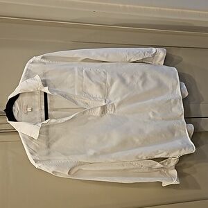 Gap white cotton pullover shirt with front pocket, collar and long sleeves